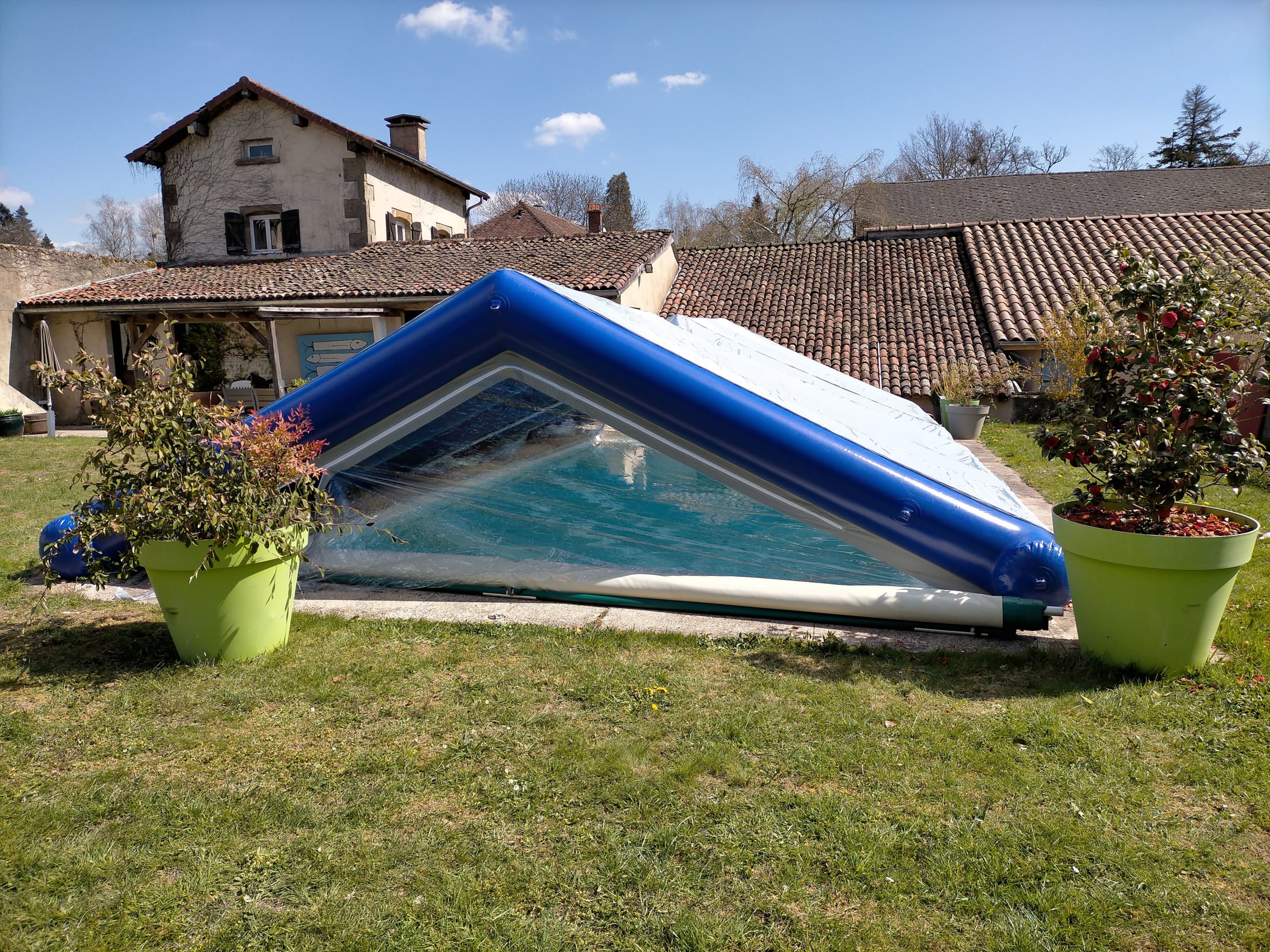 Abri modulable ultra léger pour chantier de piscine