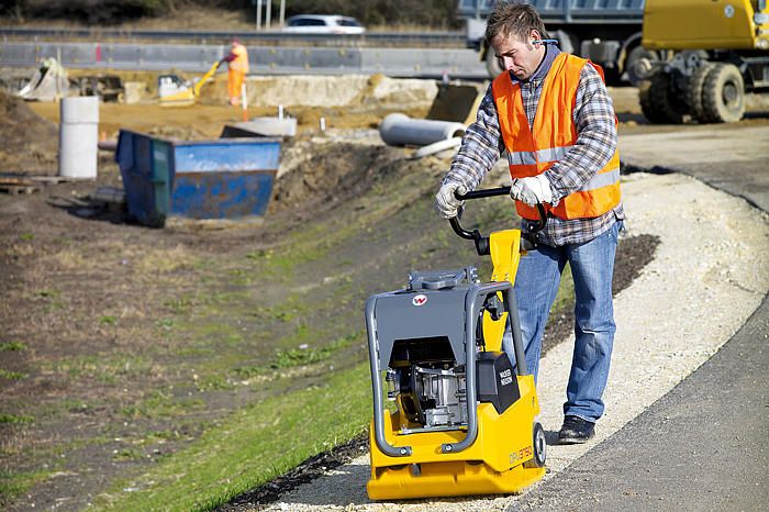 Dpu plaques vibrantes réversibles - wacker neuson - force centrifuge 37 kn_1