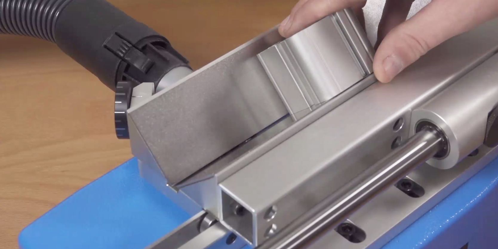 Ébavureuse avec chariot coulissant, pour une rectification précise et rationnelle sur les petites pièces - Speedy Prisma 210-PSL_1