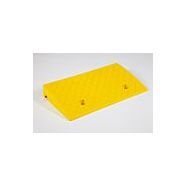 Rampe de trottoir en plastique renforcé - Sku trp-pkr7cm - Capacité 2000kg - Polypropylène jaune avec poignées intégrées et canal pour câbles_1