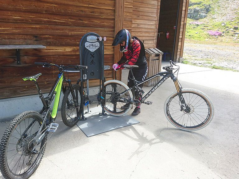 Borne de réparation, gonflage pour vélo, matériels de glisse urbaine et neige_2