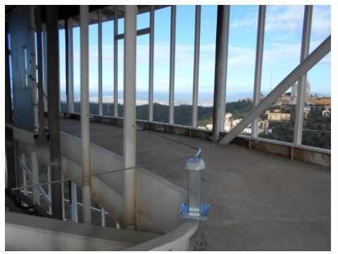 Ligne de vie à sceller sur potelets standard à chariot - dispositif d'ancrage horizontal conforme EN795:2012 classe C_1