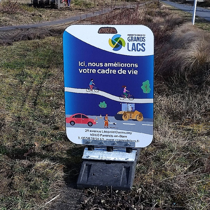 Panneau de communication de chantiers sur plastobloc_1