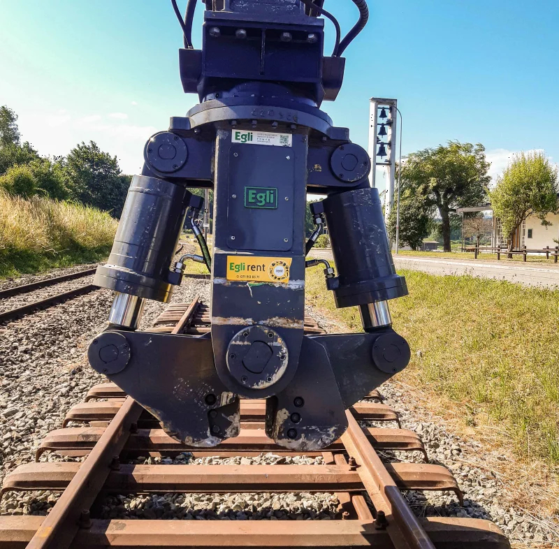 Cisaille coupe-rail mobile - mécanisme de rotation 360° - pour rails courants - dès 17 t - 2'300 kg_1