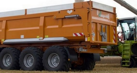 Benne agricole avec châssis renforcé et faible puissance de traction