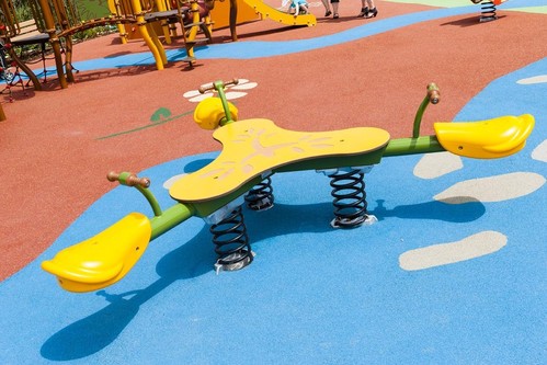 Balançoire triple feuille sur ressort - JIN-0414 - Husson International - Tranche d'âge 2-8 ans - Dimensions 2094x2369x757 mm_1