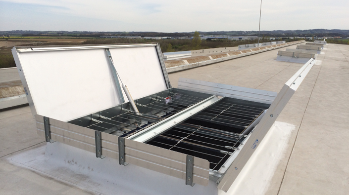 Lanterneau ponctuel ecofeu dv 110 / sur costière en acier galvanisé / avec protection solaire_1