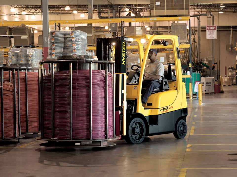 S2.0-3.5FT Chariot élévateur gaz compact à contrepoids - Hyster - 2000 à 3500 kg_1