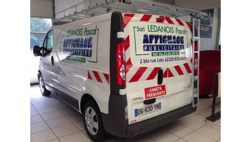 Marquage de sécurité sur les véhicules d'urgence - Signalisation essentielle pour la sécurité routière par PANO Nice Ouest_1