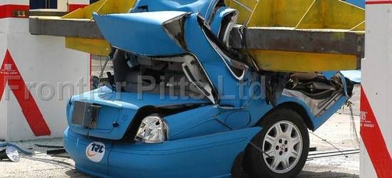 Barrière levante résistante aux impacts pour protection de sites sensibles