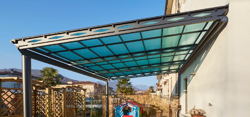 Allupergola - Pergola en aluminium personnalisable avec toit incliné et couverture en polycarbonate_1