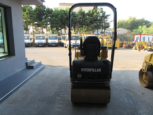 Compacteur caterpillar cb214e_1