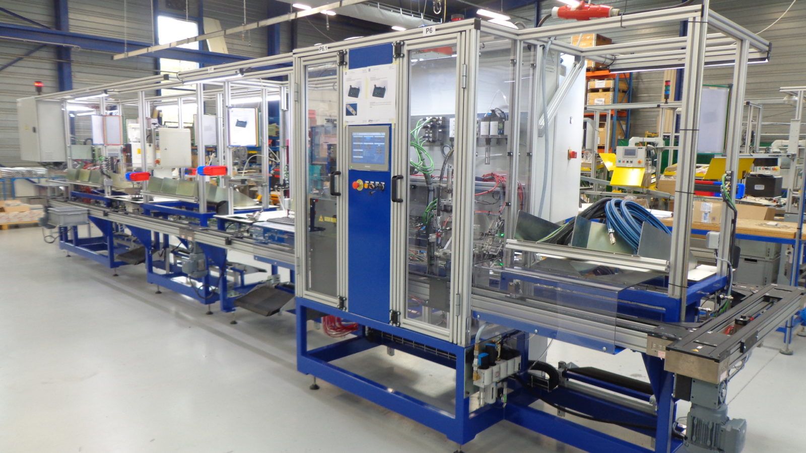 Ligne d'assemblage - Robaut - postes manuels, convoyeur pour transfert automatisé et marquage laser_1