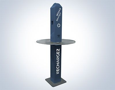Totem de rechargement de smartphones et tablettes extérieur et intérieur avec plateau - Totem Liberty_1