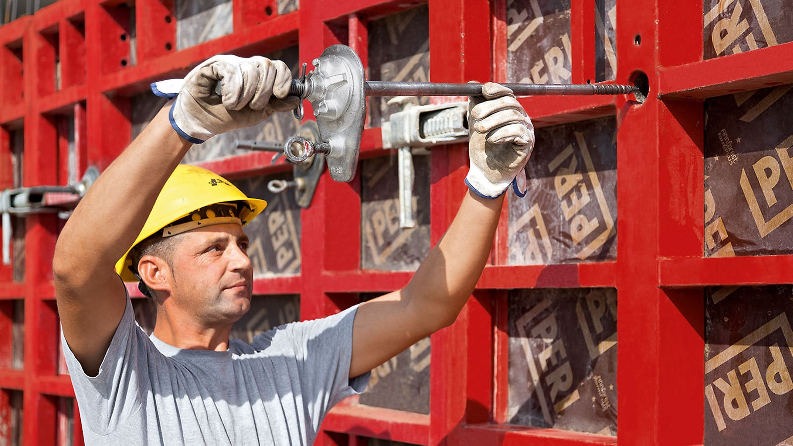 Coffrage de voile avec système d'ancrage manipulable unilatéralement - MAXIMO - PERI SAS_1