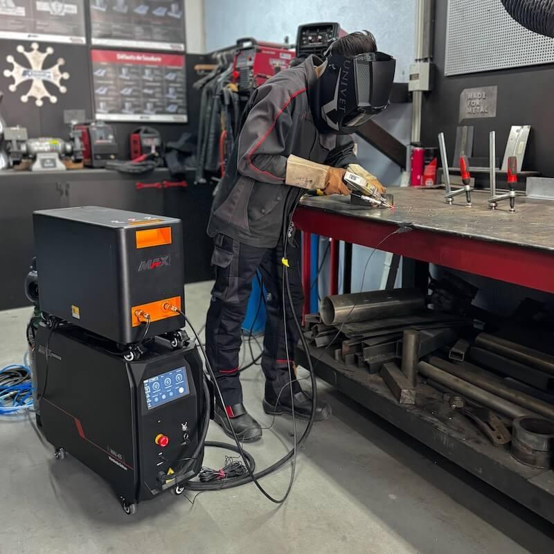 Poste à souder laser manuel ma1-65 1500w - theo by max photonic_1