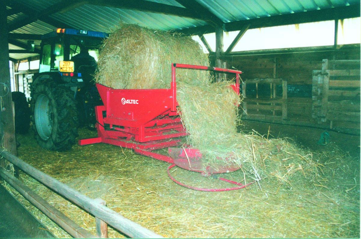 Dr170ps axiale dérouleuse pailleuse - sa altec - diamètre balles 90 à 170 cm_1