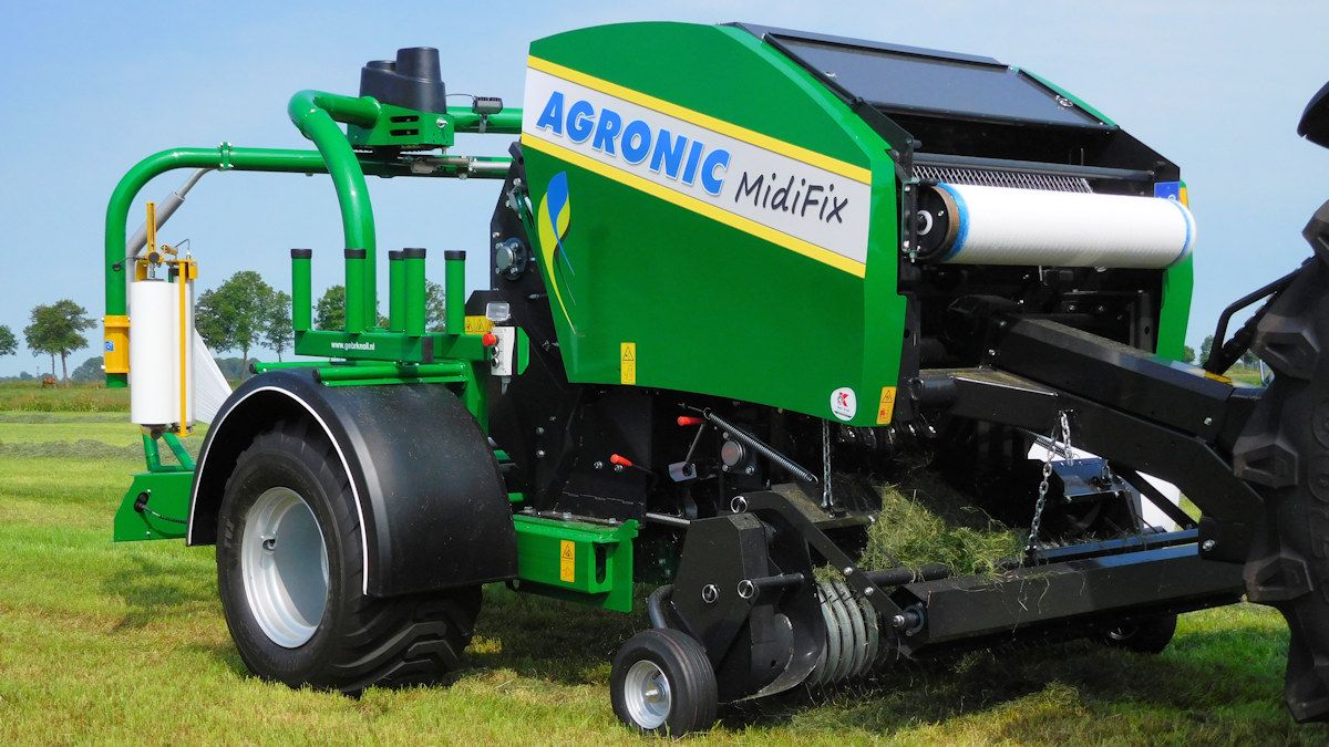 Machine Agronic Midifix pour produire des balles de 85 x 90 cm