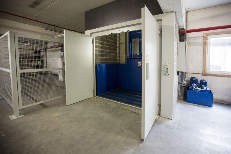 EH1500 monte-charges - Hidral - Charge de 1000 à 2000 kg - Plateau modulable jusqu’à 5,60m²_1