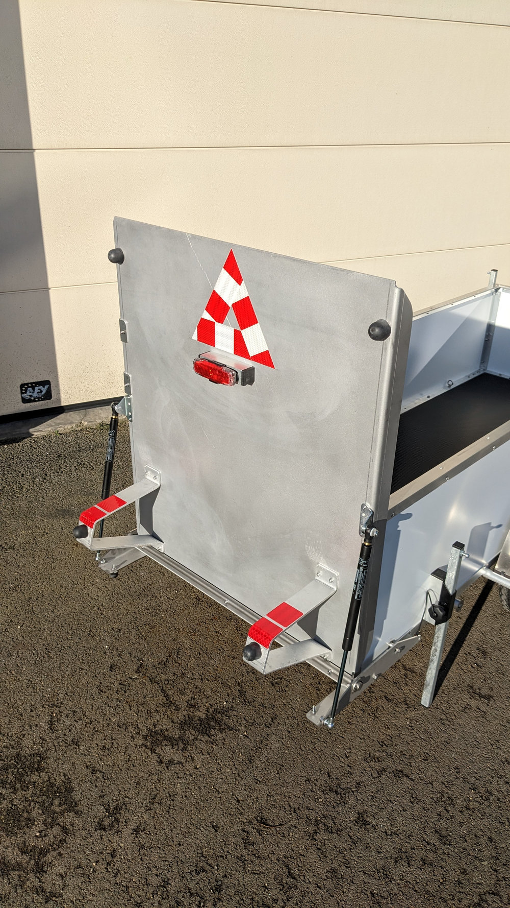 Remorque vélo collecte de déchets pour le transport de bacs et containers_1