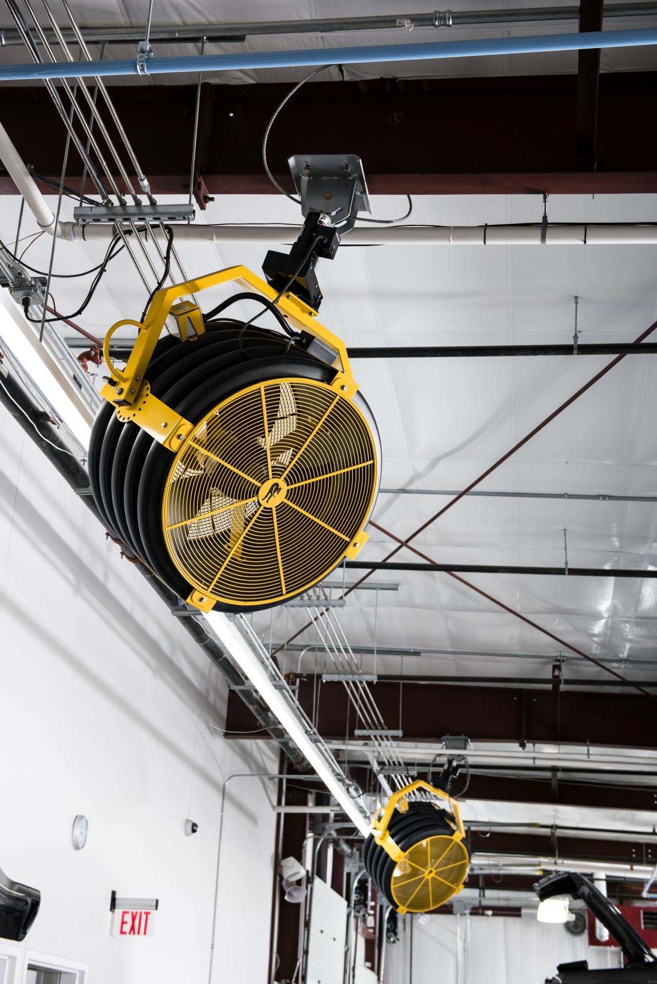 Ventilateur mobile Yellow Jacket Big Ass Fans - diamètre 87 cm - étanchéité IPX5 - silencieux et robuste_1