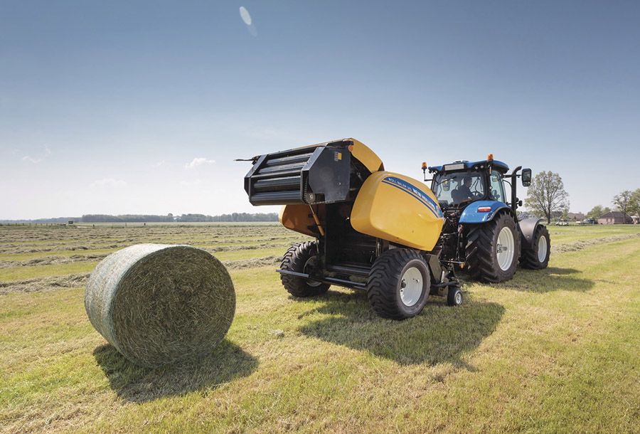 Machine agricole Roll Baler 135 Ultra pour presser des balles rondes denses