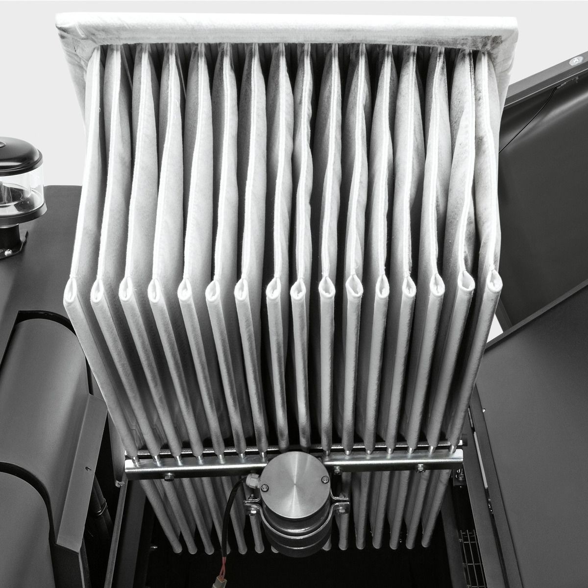 KM 130/300 R D Classic - Balayeuse de voirie autoportée Kärcher - 300 L - moteur diesel 15,8 kW_1