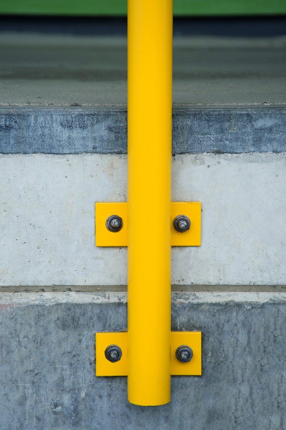 Barrières de sécurité à bétonner - acier, utilisation intérieure et extérieure, revêtement époxy ou galvanisé_1