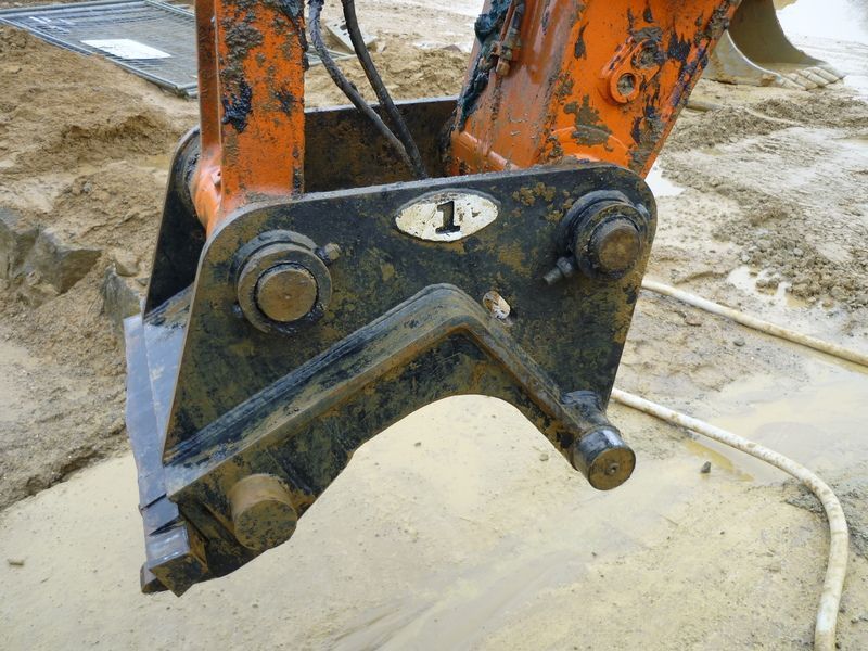 Système d’attache rapide hydraulique ou mécanique pour pelles