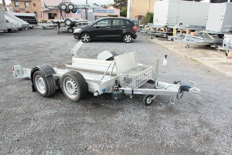Remorque polyvalente qui se pose au sol avec 1 coffre de rangement en alu pour le transport de moto gros cube (harley, bmw, triumph, goldwing, indian ,...) - humbaur - hkt te pack 2_1