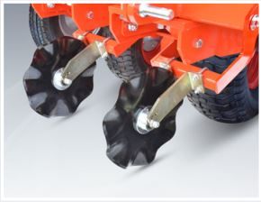 Unitrium 45 - Planteuse Checchi & Magli - Distance entre les rangs 45 cm - Semi-automatique pour plants à motte conique et pyramidale_1