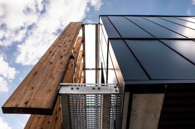 Extension de bâtiment scolaire, avec ascenseur et escalier extérieur - Réalisation sur mesure_1