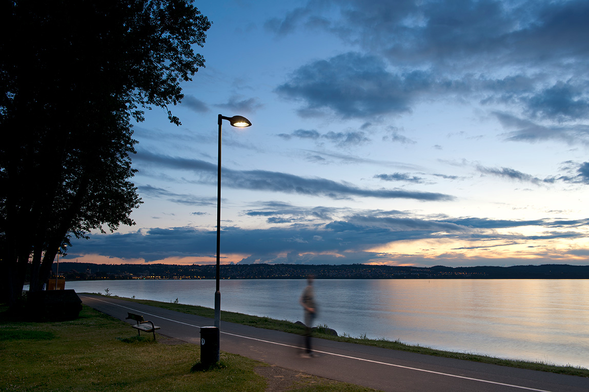 Luminaire d'éclairage public vialume 75 740 clo nocturne 2 / led / 31 w / 3300 lm / en aluminium / hauteur conseillée 5 m_1