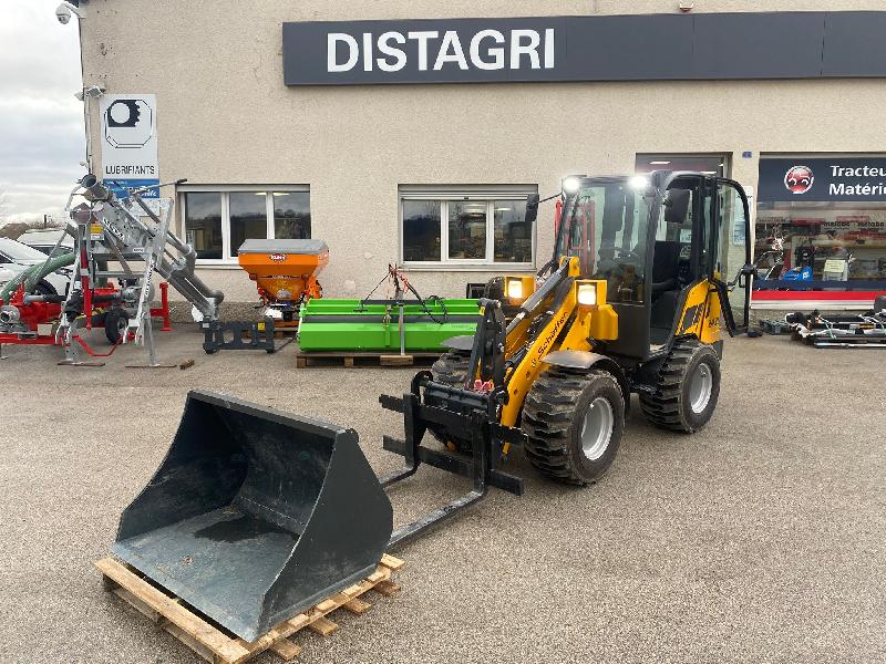 Schäffer 2430 - Chargeuse compacte polyvalente et performante pour exploitations agricoles et chantiers_1
