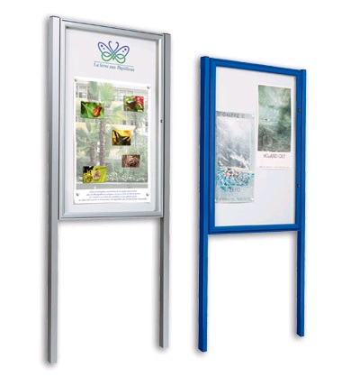 Vitrine tradition sur pieds - cadre aluminium 30mm - simple face avec porte battante et plexichocs 4mm_0