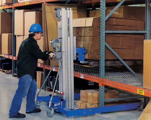 Élévateur de charge Genie SLA 8m, capacité 454kg, passe les portes standards_1