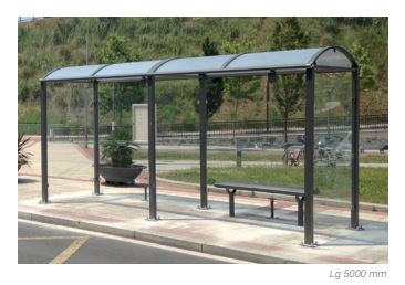 Station bus voûte - Jesignale - Toiture en polycarbonate anti-UV - Bardage verre Sécurit® et options personnalisables_1