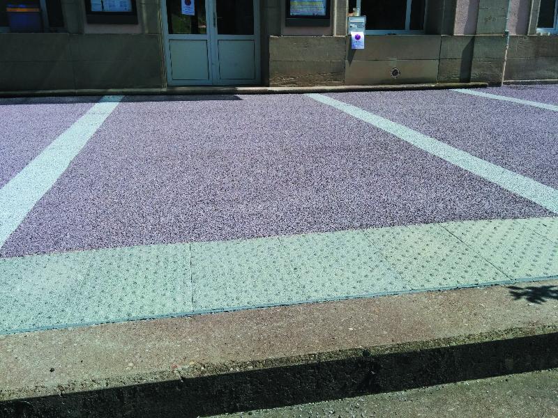 Dalles podotactiles Exteline - dispositif tactile et visuel Romus - résine méthacrylate, anti-glissance et UV_1