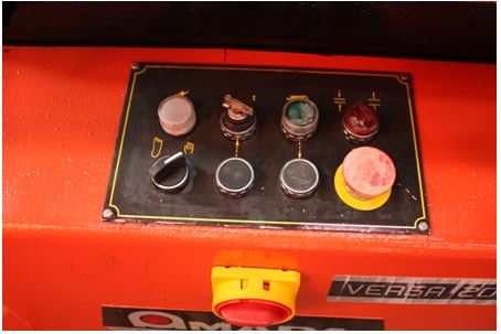 Encocheuse hydraulique à angle variable AMADA VERSA 204 - longueur de coupe 200mm, épaisseur 4mm_1