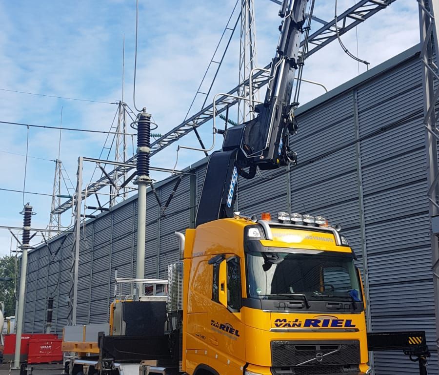 Grue de grandes dimensions Effer 2055