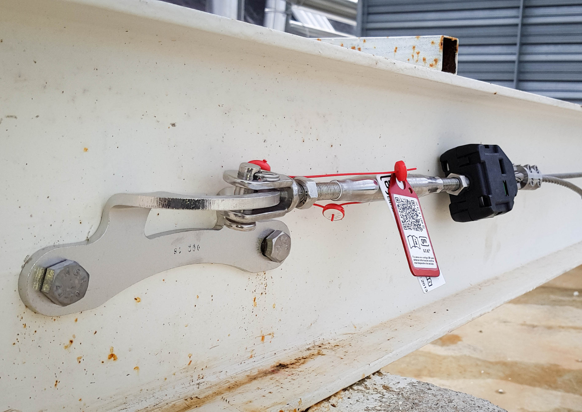 Ligne de vie en façade standard - dispositif d'ancrage horizontal conforme EN795:2012 classe C_1