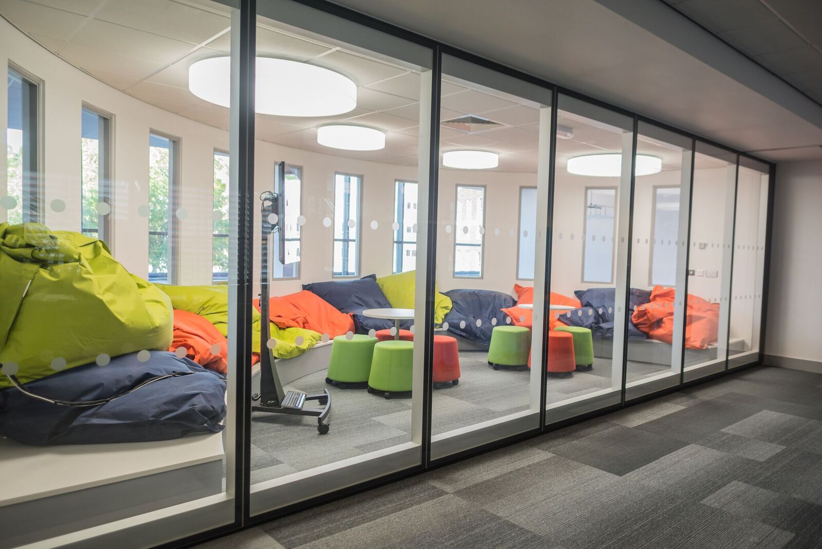 Mur mobile vitré acoustique suspendu Acoglass - atténuation acoustique jusqu'à 45 dB Rw_1