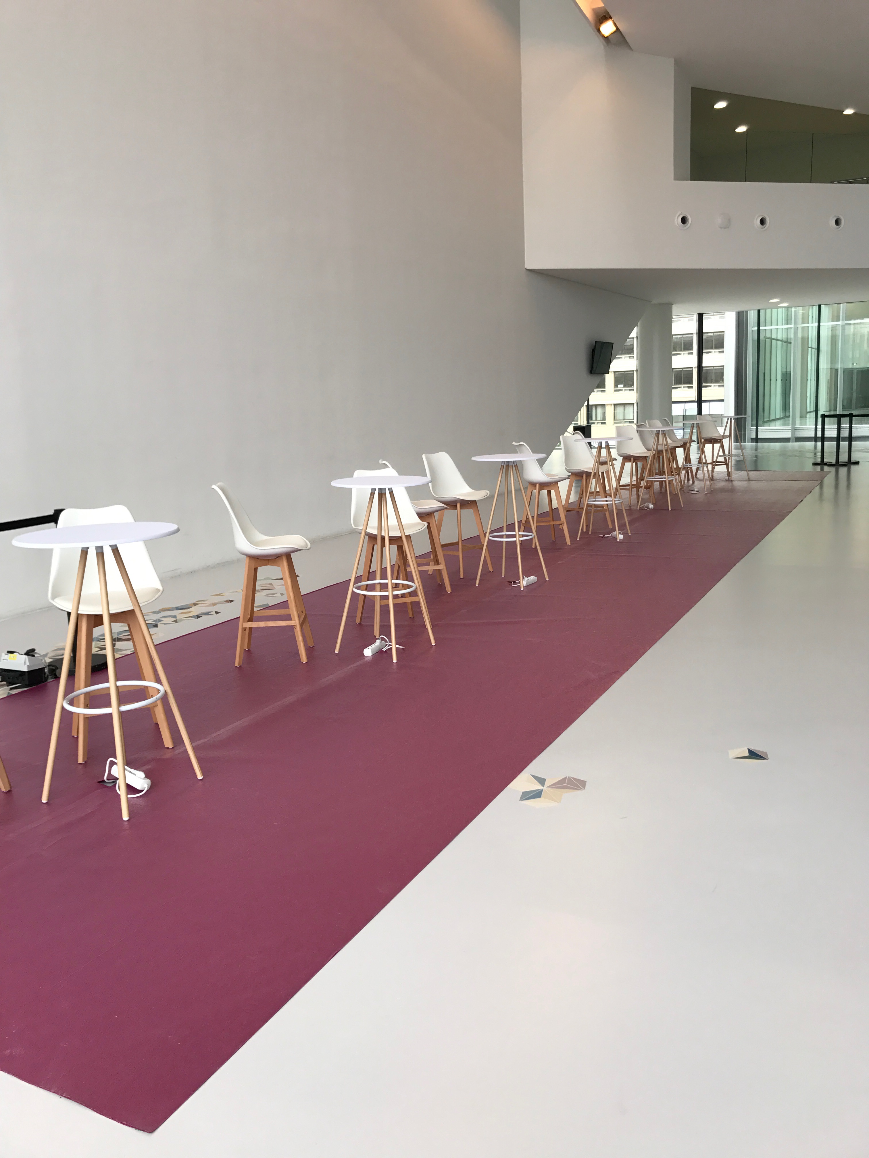 Service de location de mange-debout confortable et élégant - idéal pour événements_1