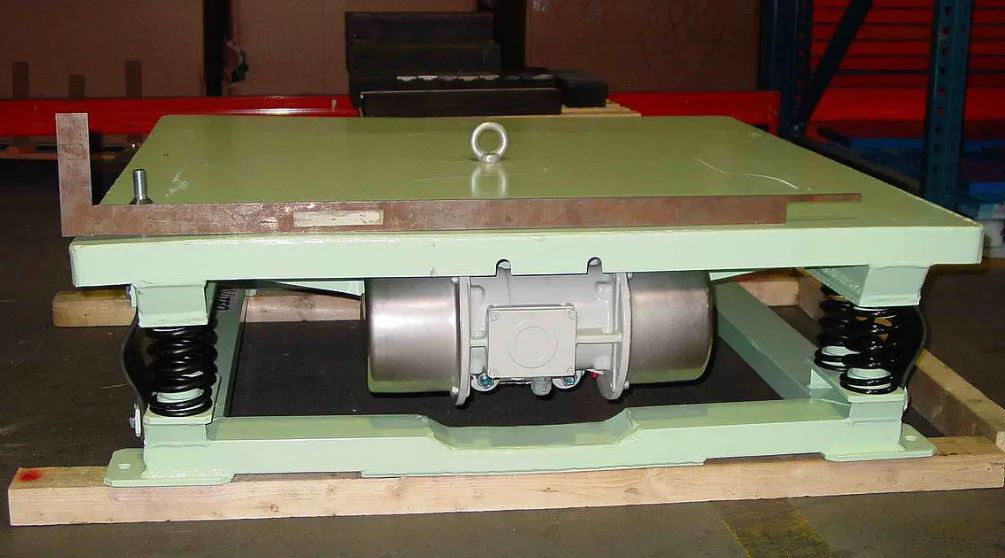 Équipement compact pour décolmatage de moules - Table vibrante AVITEQ