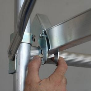 Échafaudage roulant stable avec base pliante et système T-GRIP