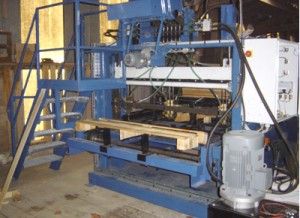Équipement industriel pour la fabrication de semelles de palettes