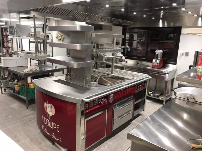 Fourneau professionnel sur mesure pour cuisine haut de gamme_0