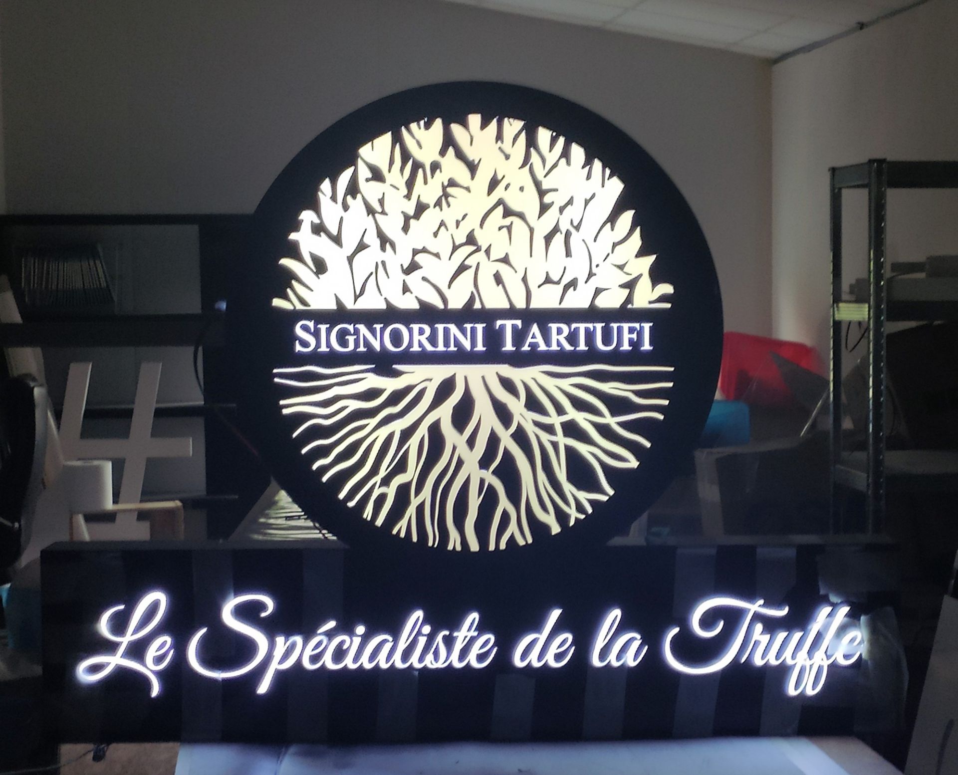 Enseigne Drapeau Lumineuse Ronde avec partie rectangulaire Plexiglas Diffusant_1