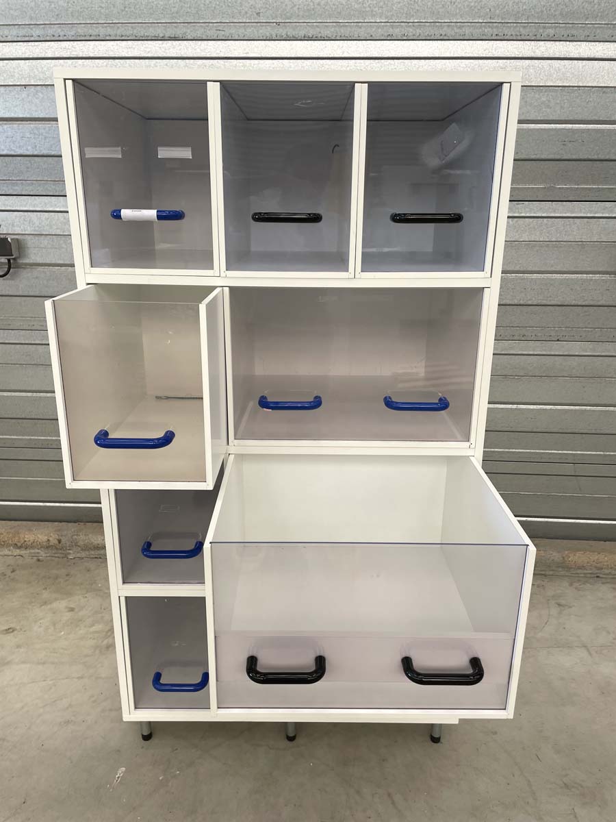 Mobilier de laboratoire d'occasion sur pieds en métal