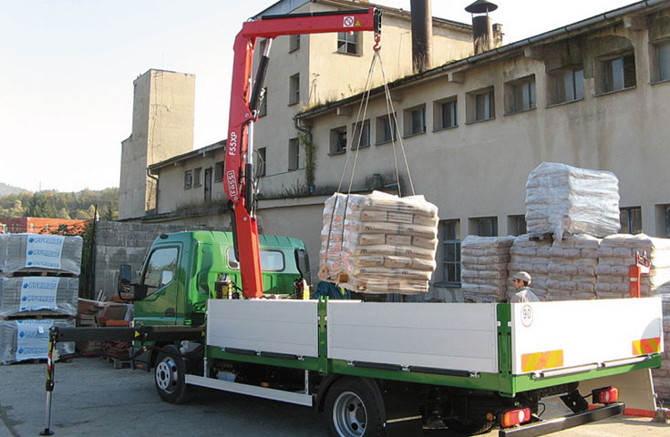 Grue auxiliaire Fassi F55A e-active - capacité de levage jusqu'à 5,0 tm - bras hydraulique jusqu'à 9,25 m_1